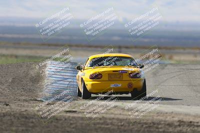 media/Oct-26-2025-CalClub SCCA (Sun) [[8ce1e69566]]/Group 5/Grapevine/